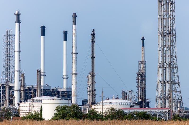 Oil refinery process towers and distillation columns